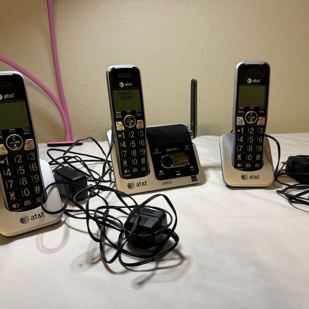 AT&T Black Cordless Phone &Answering Machine Set